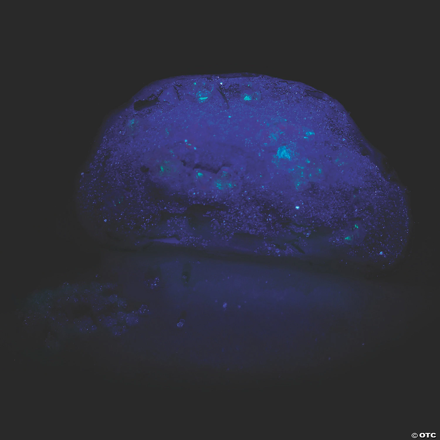 Glow In The Dark Crystal Growing Kit 4 Glow In The Dark Crystal Growing Kit - Image 4