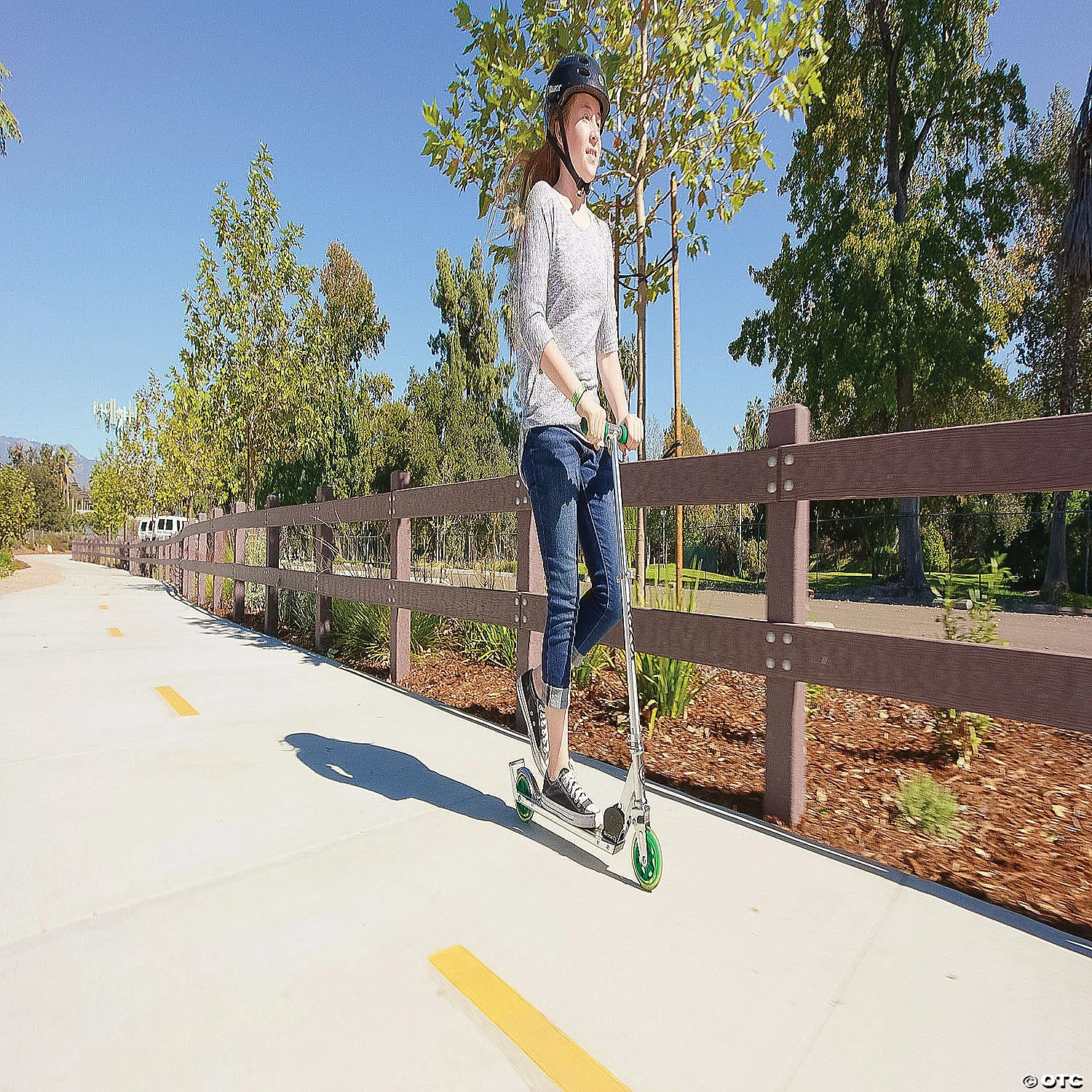 Razor A3 Scooter: Green 2 Razor A3 Scooter: Green - Image 2